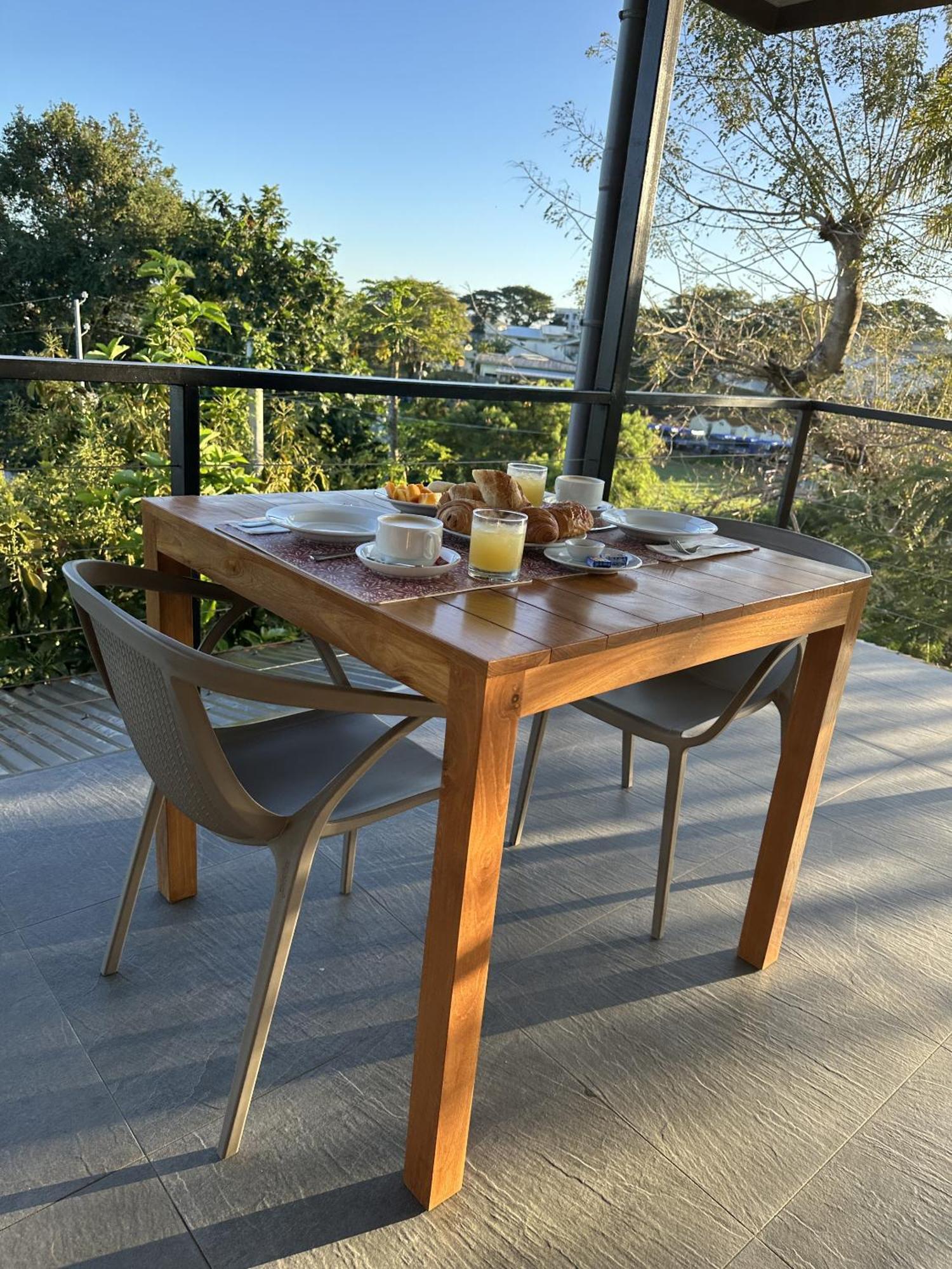 Ononui Lodge Airport, Ocean-View, Private Bathroom And Balcony, Free Wifi And Parking, On-Site Car Rental Фааа Экстерьер фото
